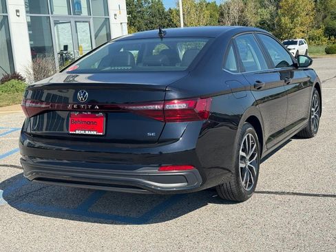 Used 2025 Volkswagen Jetta SE FWD image 4