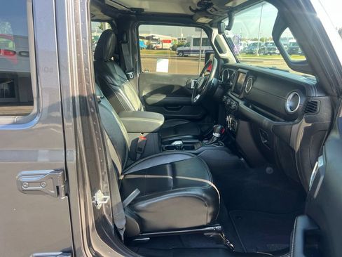 Used 2022 Jeep Wrangler Unlimited Sahara AWD/4WD image 39