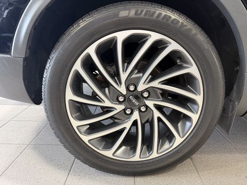 Used 2019 Lincoln Nautilus Reserve FWD image 10