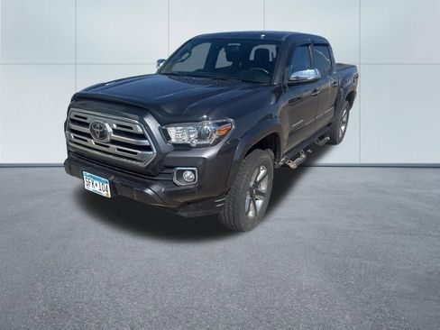 Used 2019 Toyota Tacoma Limited image 3