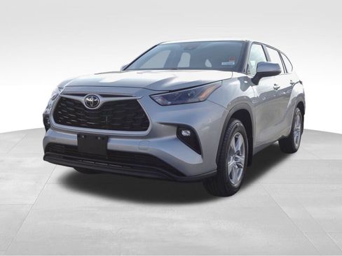 Certified 2024 Toyota Highlander LE image 8