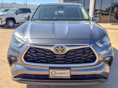 Used 2023 Toyota Highlander LE image 4
