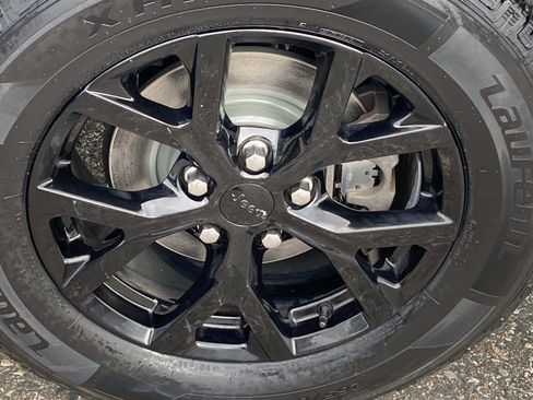 Certified 2024 Jeep Grand Cherokee Altitude image 29