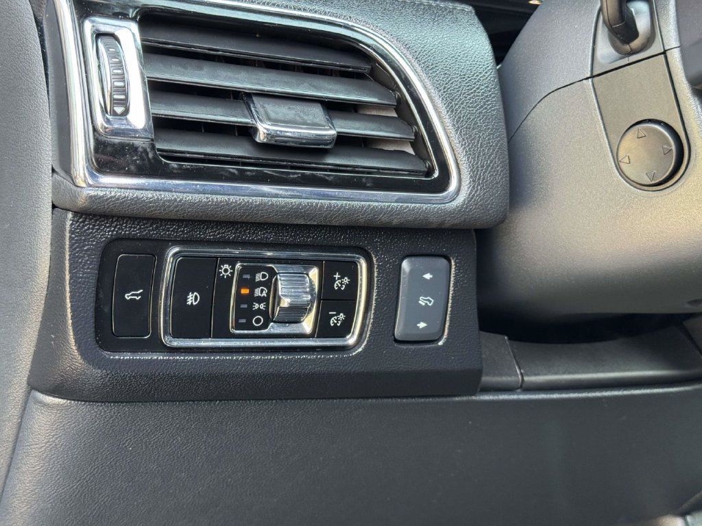 Used 2024 Lincoln Navigator L 4WD image 9