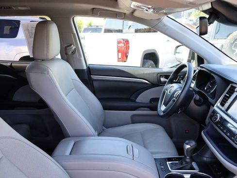 Used 2018 Toyota Highlander Limited Platinum AWD/4WD image 8