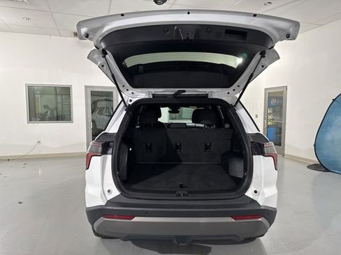 Used 2025 Chevrolet Equinox LT w/ Safety and Technology Package FWD image 12