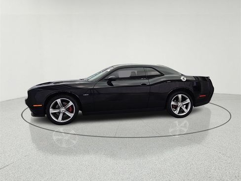 Used 2016 Dodge Challenger R/T image 5