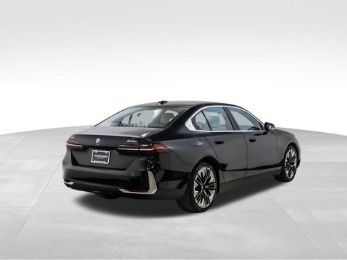 Certified 2025 BMW 530i xDrive 530i xDrive w/ Premium Package image 5