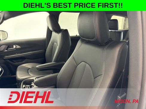New 2027 Chrysler Pacifica Select AWD/4WD image 23