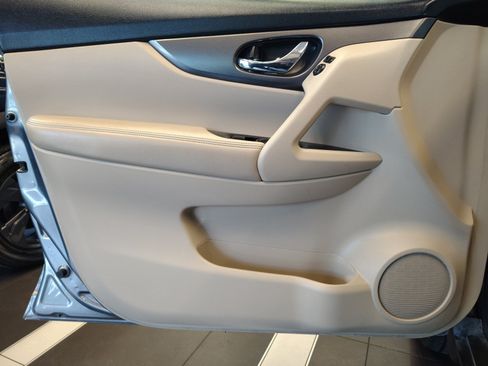 Used 2016 Nissan Rogue SV FWD image 24