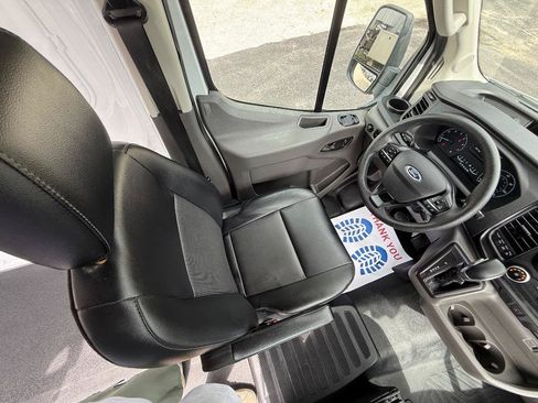 Used 2023 Ford Transit 250 Medium Roof RWD image 17
