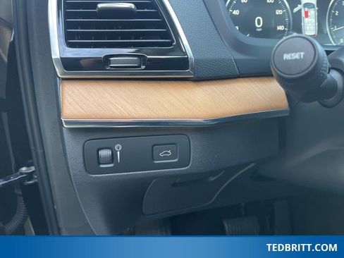 Used 2021 Volvo XC90 T6 Momentum w/ Advanced Package image 40