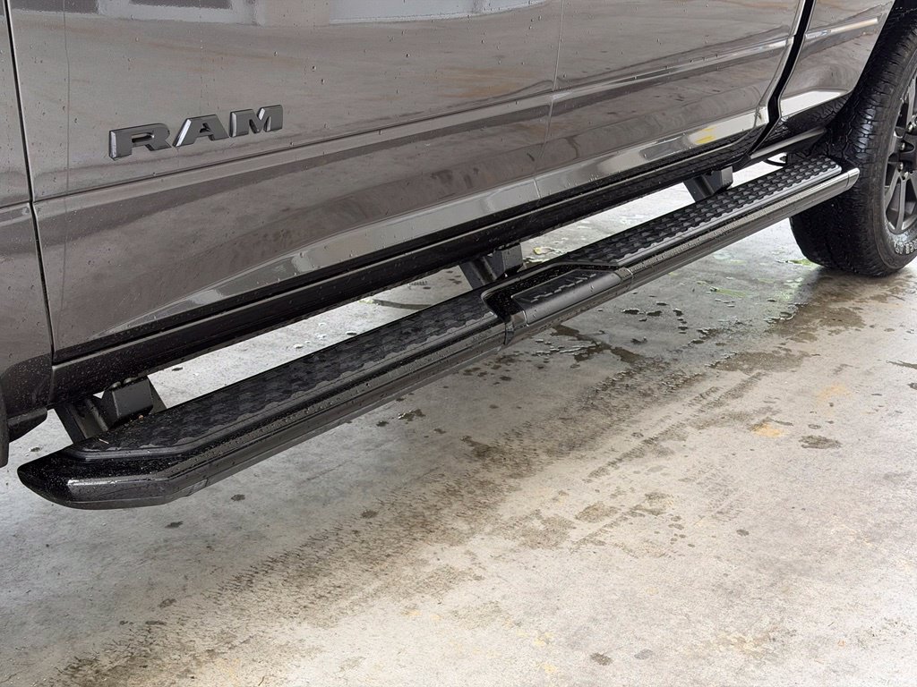 Used 2025 RAM 2500 Laramie AWD/4WD image 17