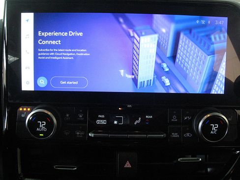 Used 2023 Toyota Highlander Bronze Edition image 17