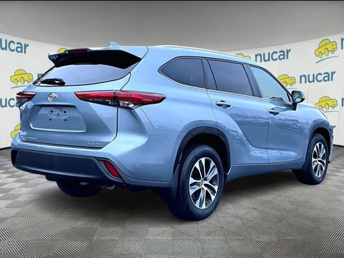 Used 2023 Toyota Highlander XLE image 6