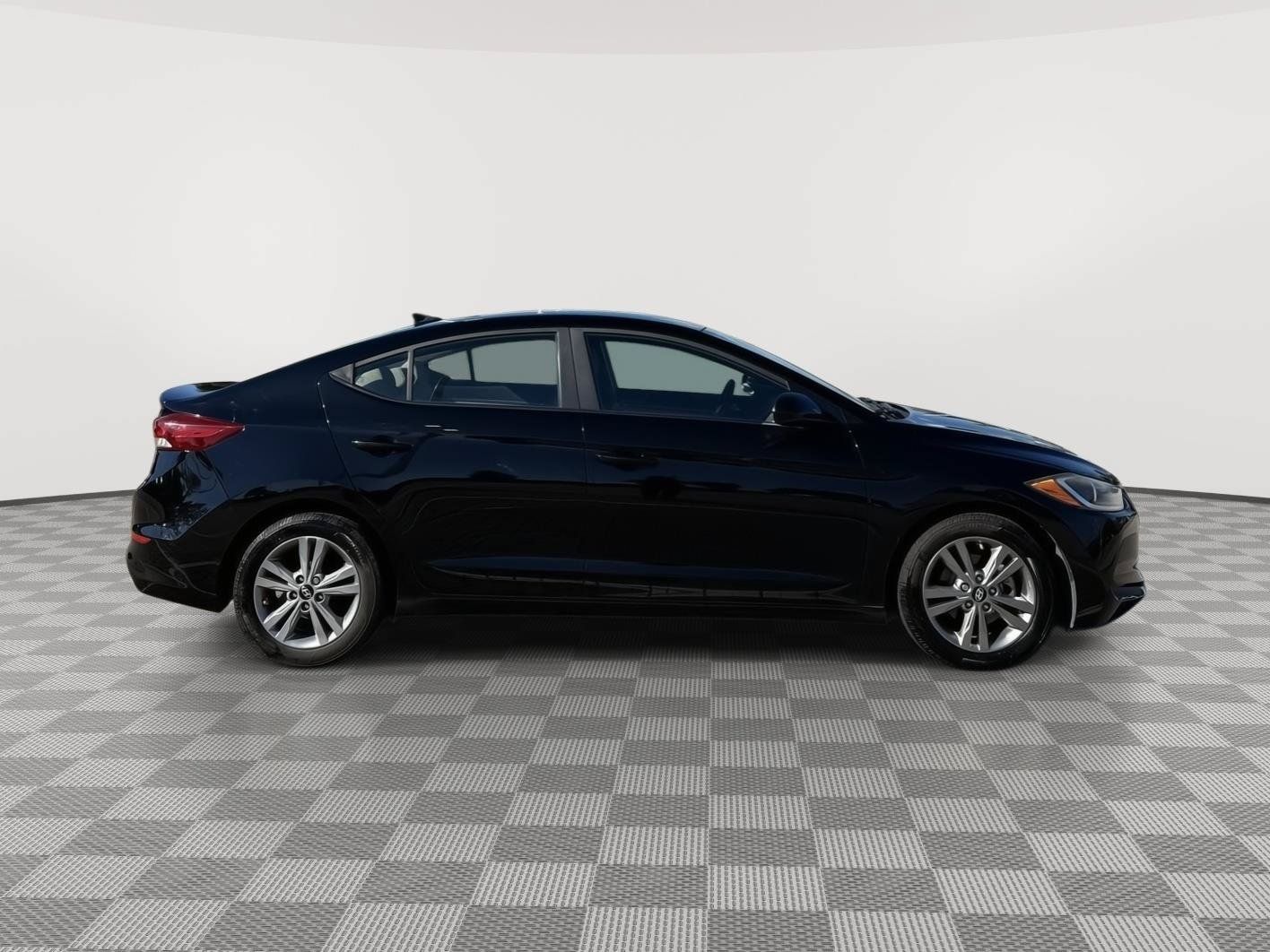 Used 2017 Hyundai Elantra SE FWD image 7