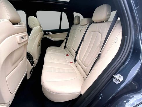 Used 2022 BMW X5 xDrive40i w/ M Sport Package AWD/4WD image 21