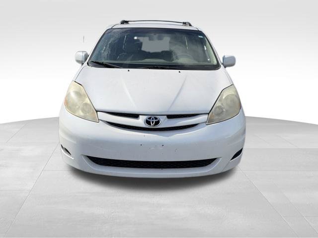 Used 2008 Toyota Sienna XLE FWD image 2