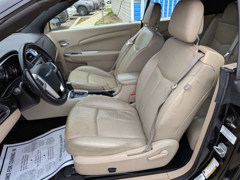 Used 2011 Chrysler 200 Limited FWD image 29