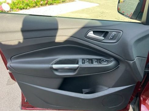 Used 2016 Ford Escape SE w/ Equipment Group 201A AWD/4WD image 18