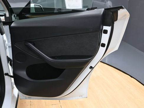 Used 2023 Tesla Model Y Long Range AWD/4WD image 39