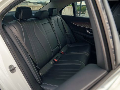Certified 2018 Mercedes-Benz E 300 4MATIC image 27