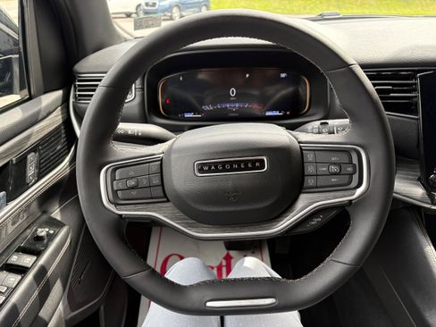 Certified 2024 Jeep Wagoneer Series II w/ Flexible Seating Group AWD/4WD image 19
