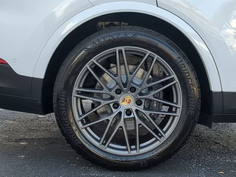 Used 2024 Porsche Cayenne image 14