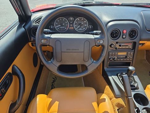 Used 1994 MAZDA MX-5 Miata RWD image 6
