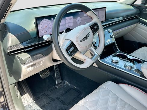 Used 2025 Genesis GV80 3.5T e-SC AWD/4WD image 9