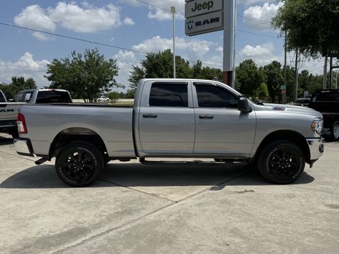 Used 2024 RAM 2500 Tradesman w/ Chrome Appearance Group AWD/4WD image 3