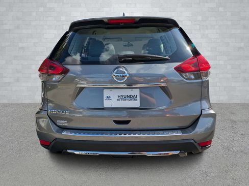 Used 2017 Nissan Rogue S image 6