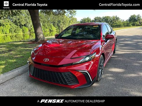 Certified 2025 Toyota Camry SE FWD image 1