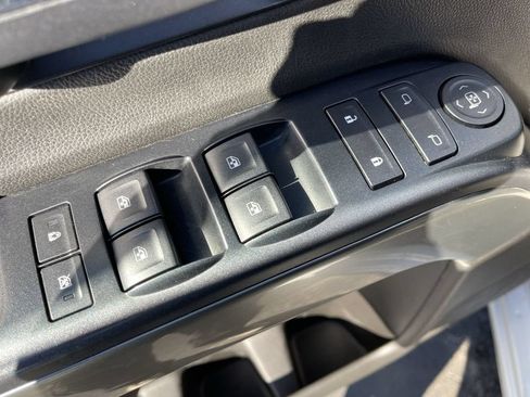 Used 2018 Chevrolet Silverado 1500 LT AWD/4WD image 13