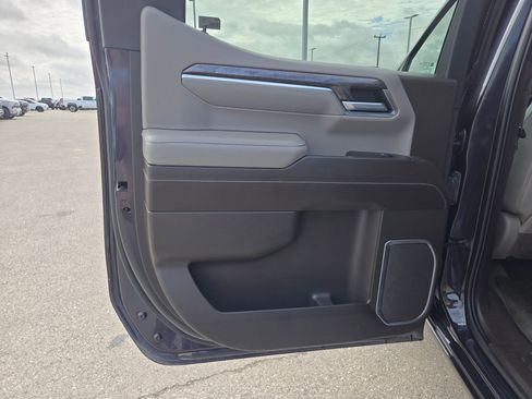 Used 2023 Chevrolet Silverado 1500 LTZ image 14