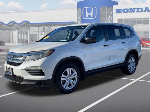 Used 2017 Honda Pilot LX image 3