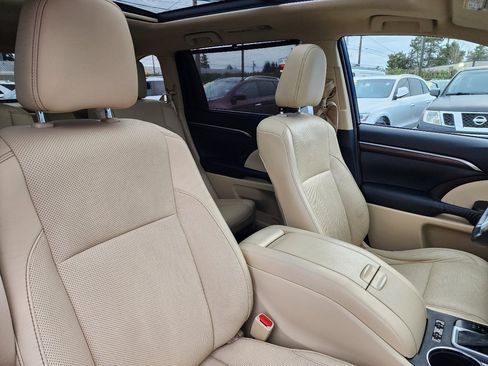 Used 2015 Toyota Highlander Limited Platinum image 38