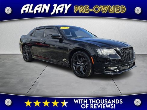 Used 2022 Chrysler 300 Touring L w/ Popular Equipment Group image 1
