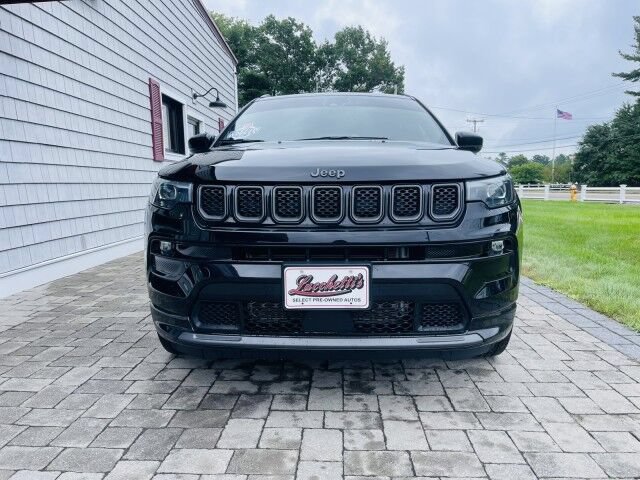 Used 2023 Jeep Compass High Altitude AWD/4WD image 3