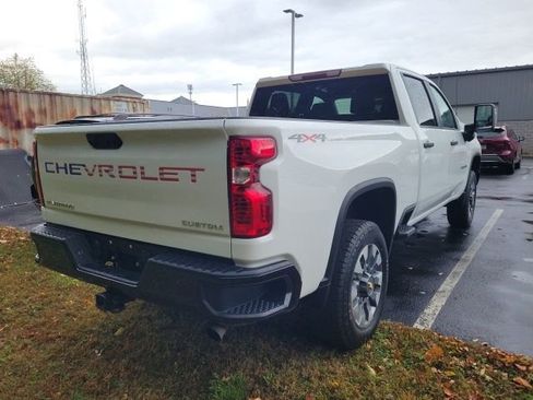 Used 2023 Chevrolet Silverado 2500 Custom w/ Custom Convenience Package image 5