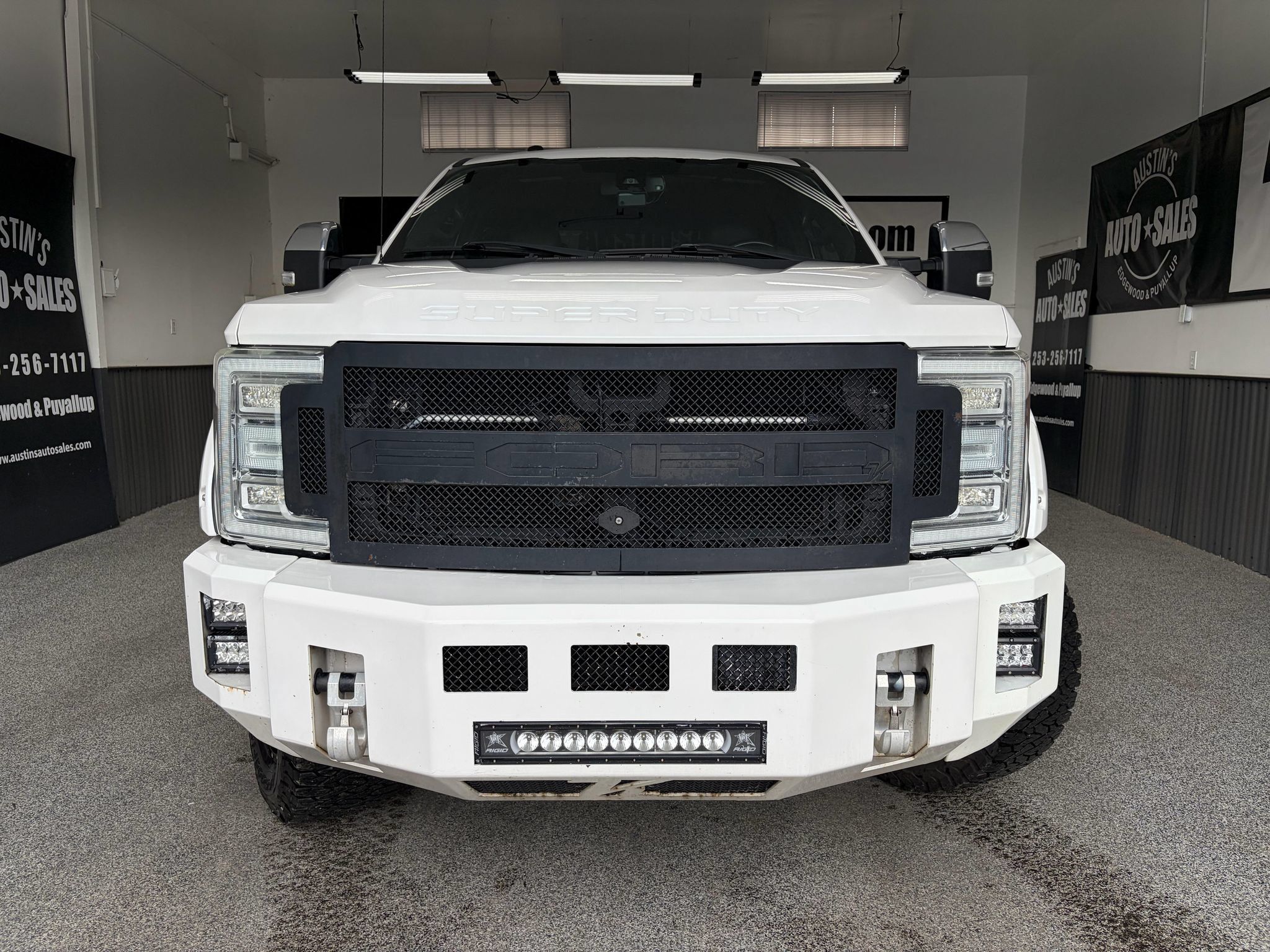 Used 2017 Ford F250 Platinum w/ Platinum Ultimate Package AWD/4WD image 5