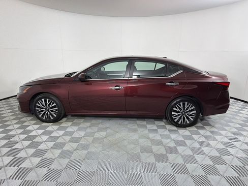 Used 2023 Nissan Altima 2.5 SV w/ SV Premium Package FWD image 8