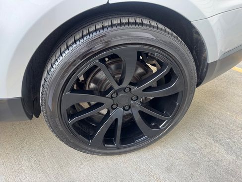 Used 2017 Land Rover Range Rover Sport SE image 9