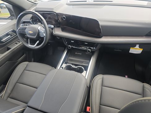 New 2025 Chevrolet Suburban Premier image 25