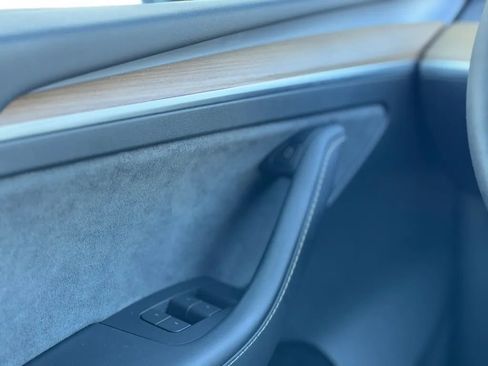 Used 2023 Tesla Model Y Long Range image 37