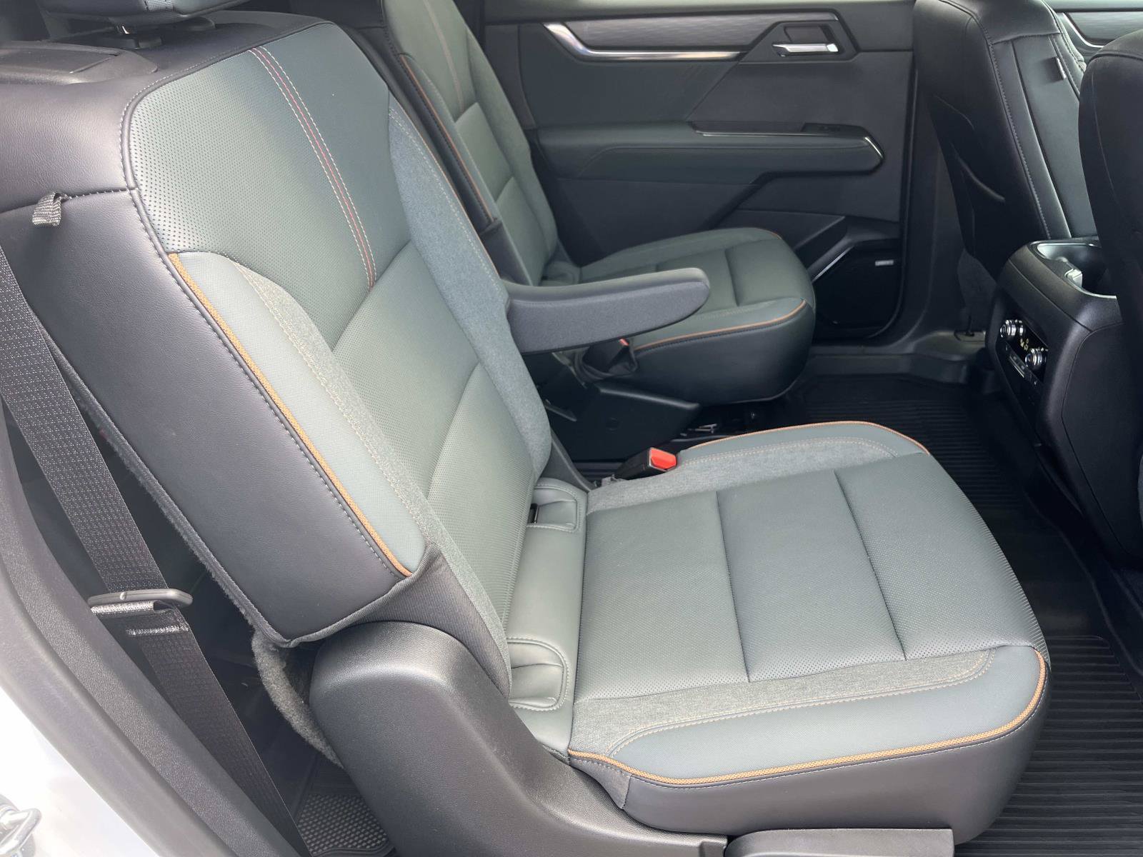 Used 2024 GMC Acadia AT4 w/ Luxury Package AWD/4WD image 41