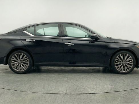 Used 2025 Nissan Altima 2.5 SV FWD image 11