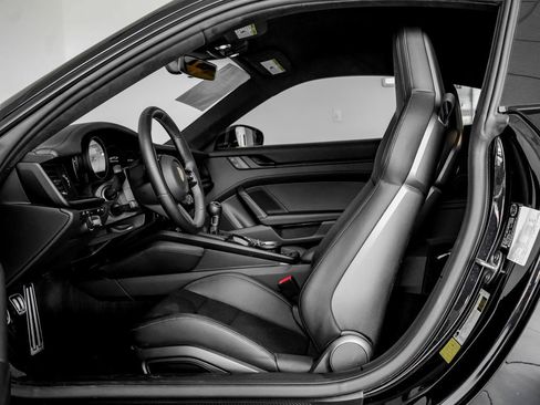 Certified 2024 Porsche 911 GT3 RWD image 5