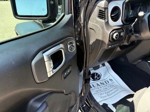 Used 2024 Jeep Wrangler Unlimited w/ Convenience Group AWD/4WD image 9