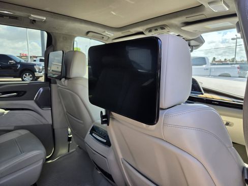 Used 2022 Cadillac Escalade Premium Luxury Platinum RWD image 13